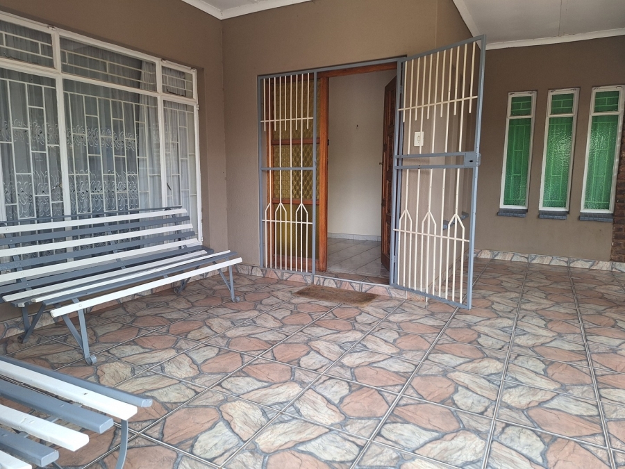 5 Bedroom Property for Sale in Mohadin North West